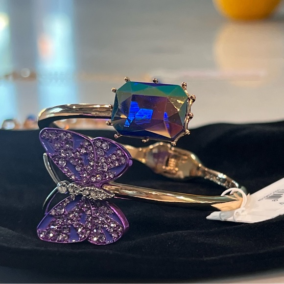 Betsey Johnson Buggin Out Iridescent Butterfly Necklace and Bracelet Set - Picture 5 of 8